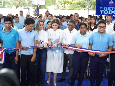 Gobierno entrega techado en centro educativo de Mao