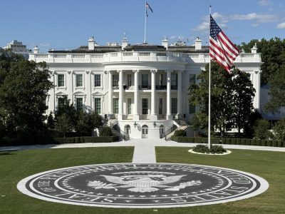 Trump inaugura helipuerto de granito en la Casa Blanca