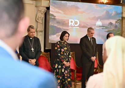 Presidente Abinader llama a convertir la fe y la oración en acciones por el bienestar de RD