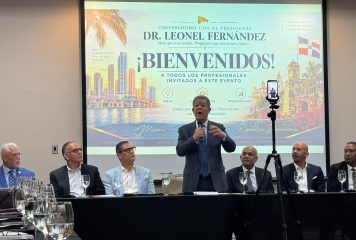 Leonel Fernández se reúne con líderes dominicanos en Miami