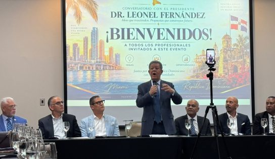 Leonel Fernández se reúne con líderes dominicanos en Miami