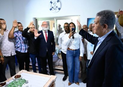 FP juramenta nuevos miembros en Azua y Elías Piña