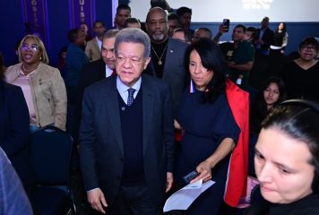 Leonel Fernández exhorta a fortalecer la fe frente a los desafíos de la sociedad