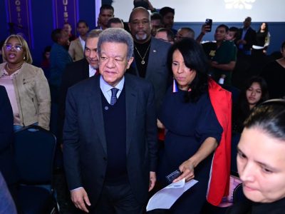 Leonel Fernández exhorta a fortalecer la fe frente a los desafíos de la sociedad