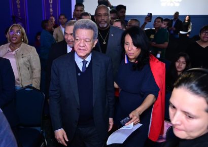 Leonel Fernández exhorta a fortalecer la fe frente a los desafíos de la sociedad