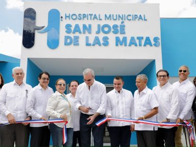 Abinader inaugura hospital materno infantil en Sajoma