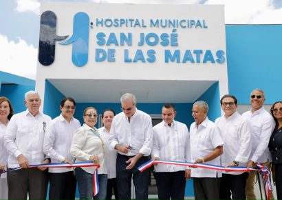 Abinader inaugura hospital materno infantil en Sajoma