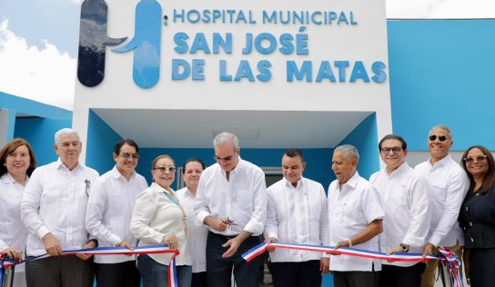 Abinader inaugura hospital materno infantil en Sajoma