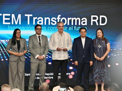 PUCMM presenta primer microchip universitario dominicano con respaldo del Gobierno