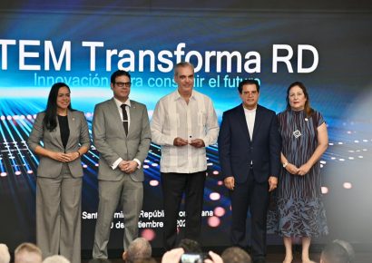 PUCMM presenta primer microchip universitario dominicano con respaldo del Gobierno