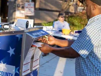 Supremo de EE.UU. frena temporalmente restricciones de Trump al voto por correo