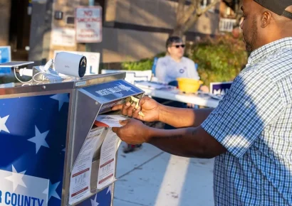 Supremo de EE.UU. frena temporalmente restricciones de Trump al voto por correo
