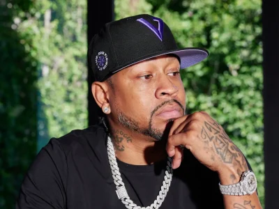 Allen Iverson llega a RD recibido por David Ortiz