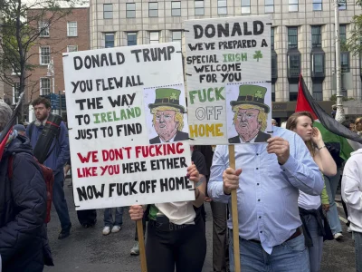 Más de 10.000 personas protestan en Dublín contra la visita de Donald Trump