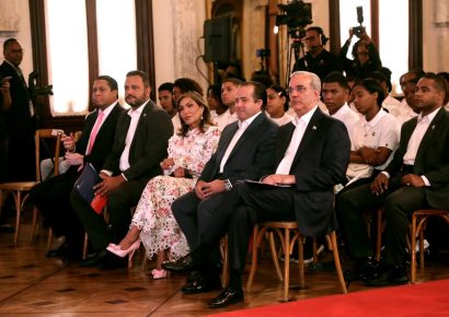 Más de 200 mil jóvenes se integran a estudio y trabajo