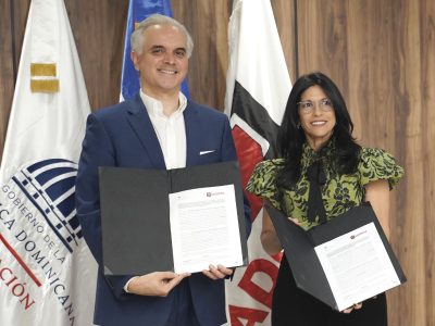 Minerd y Adozona firman acuerdo para vincular educación técnica con zonas francas
