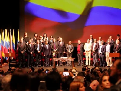 Colombia conmemora 10 años del primer acuerdo de paz con las FARC