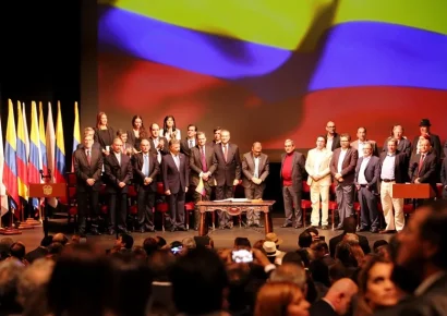 Colombia conmemora 10 años del primer acuerdo de paz con las FARC