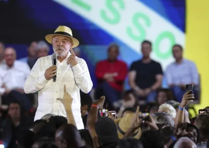 Lula asegura que Flávio Bolsonaro deberá responder ante la justicia por el caso del banco Master