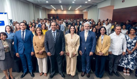 OPS y OMS reconocen labor de Raquel Arbaje en lucha contra el cáncer infantil