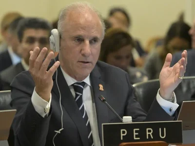 Candidato peruano a la OIT plantea medidas para afrontar el impacto de la IA en el mundo laboral