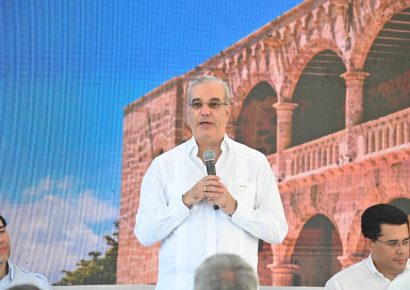 Abinader encabeza inauguración de nueva ruta electromovilidad y renovación del Alcázar de Colón