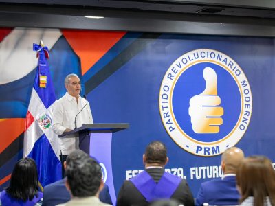Abinader coloca la formación política entre las prioridades de su gestión en el PRM