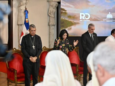 Raquel Arbaje llama a los dominicanos a unirse en oración y pide que la religión no los divida