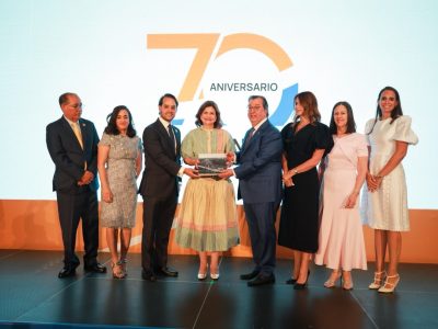 Raquel Peña resalta aporte de Mera Fondeur al desarrollo de Santiago durante sus 70 años