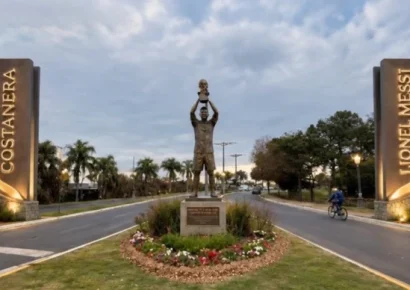 La ciudad homenajea al capitán tras su retiro de la Albiceleste
