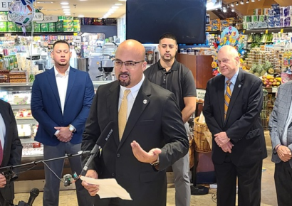 NSA demanda a Mamdani y exige igualdad para supermercados independientes en NY