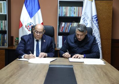 Mescyt y Arajet impulsan formación en aviación