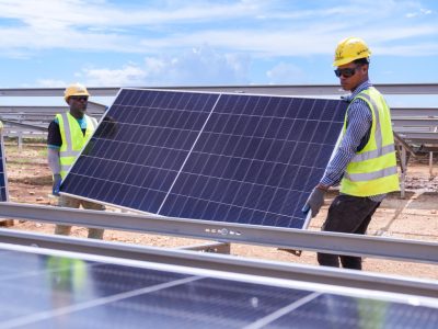 Senado aprueba proyecto que obliga energía renovable en edificios