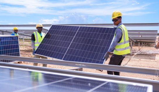 Senado aprueba proyecto que obliga energía renovable en edificios