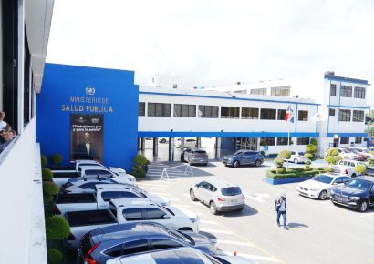 Ministerio de Salud dispone intervención simultánea en ocho hospitales para evaluar atención materno-infantil