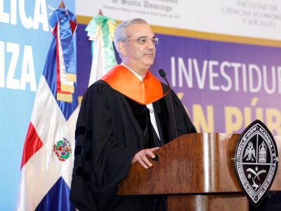 Abinader exhorta a 147 servidores públicos graduados a ejercer con ética y transparencia