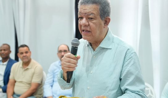 Leonel emplaza a funcionarios por crisis eléctrica: “Ustedes no están para quejarse, están para resolver”
