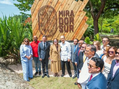 Carolina Mejía oficializa con una tarja el nombre Parque Mirador Sur Dr. Joaquín Balaguer