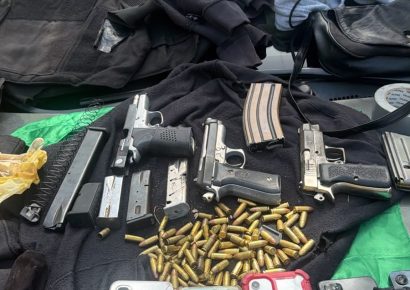 PN ocupa fusiles, pistolas y yipetas tras persecución en Azua
