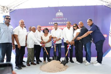 Kelvin Cruz inicia construcción de siete multiusos en el Sur