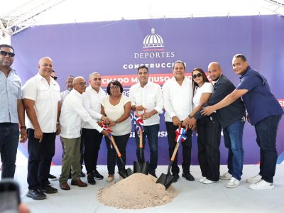Kelvin Cruz inicia construcción de siete multiusos en el Sur