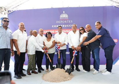 Kelvin Cruz inicia construcción de siete multiusos en el Sur