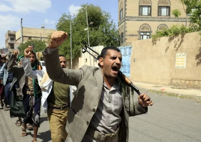 Los hutíes, aliados de Irán, amplían su ofensiva en Yemen y avanzan hacia la estratégica isla de Mayun