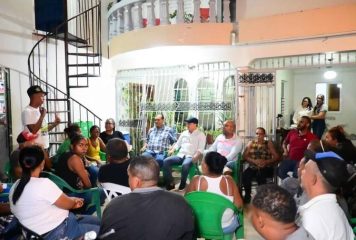 Abel Martínez propone educación técnica y apoyo al emprendimiento