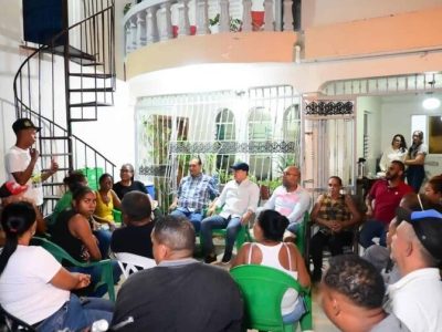 Abel Martínez propone educación técnica y apoyo al emprendimiento