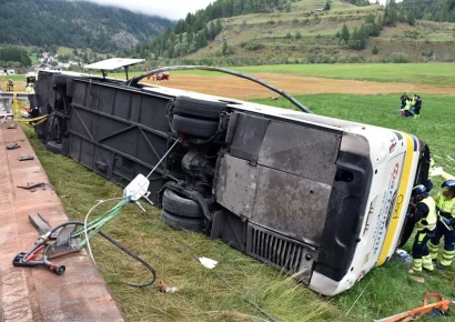 Cuatro muertos y 40 heridos tras volcar un autobús con turistas neerlandeses en Suiza