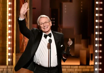 Muere a los 87 años Bob Mackie, legendario diseñador estadounidense de moda y vestuario