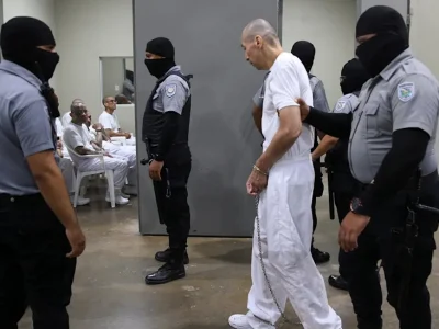 El Salvador condena a cadena perpetua a un hombre por homicidio tras una reforma constitucional