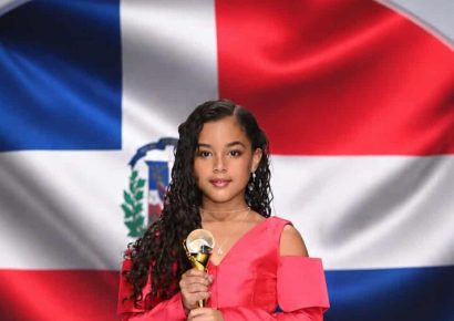 Scarlett Barett recibe título internacional en moda infantil