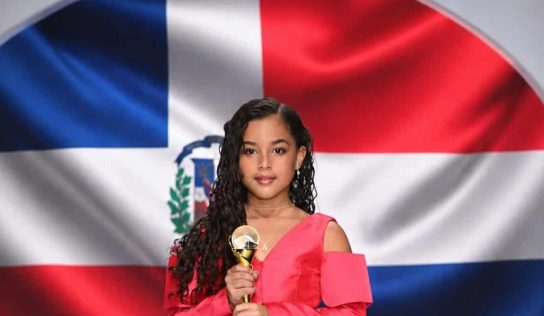 Scarlett Barett recibe título internacional en moda infantil